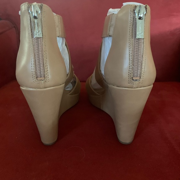 NWOT- Jessica Simpson Wedges - Buff /Nude - Picture 8 of 14